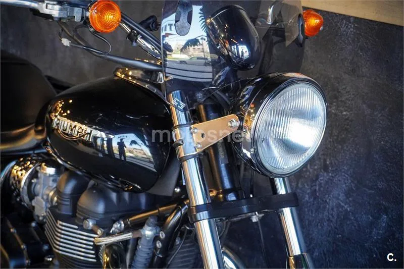 Triumph Speedmaster 900 – Vista 7