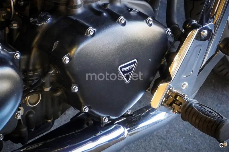 Triumph Speedmaster 900 – Vista 8