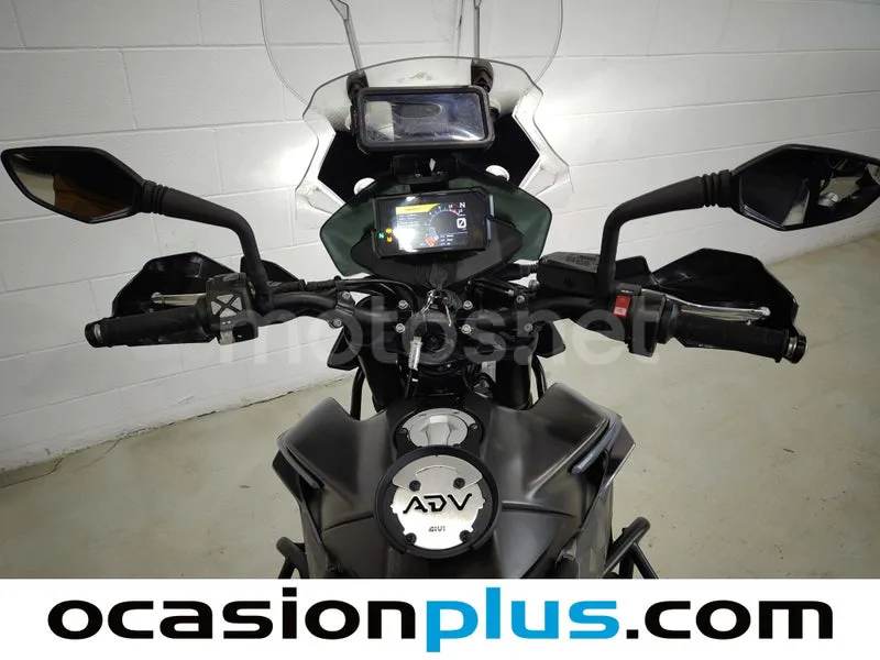 KTM 890 – Vista 15