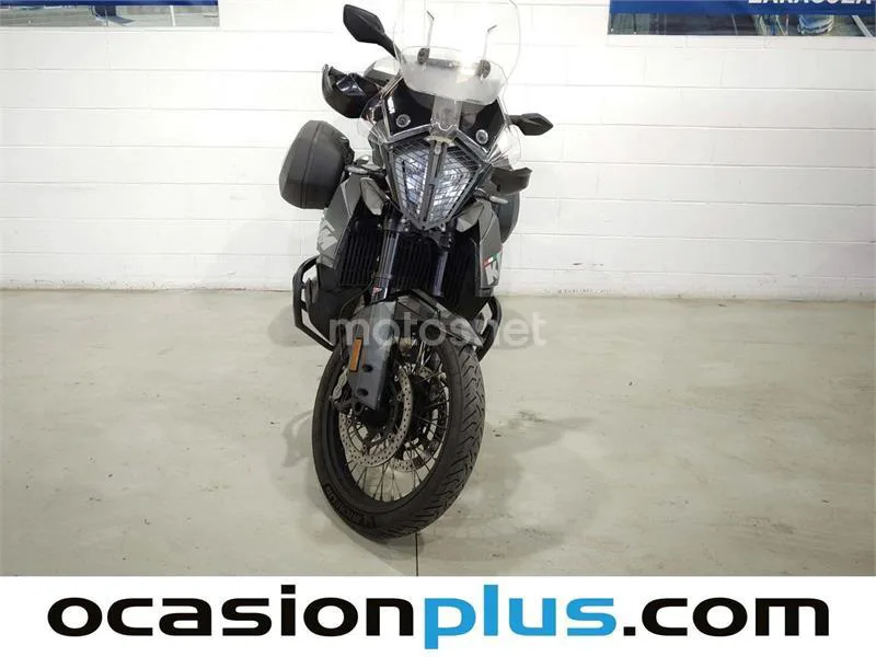 KTM 890 – Vista 4