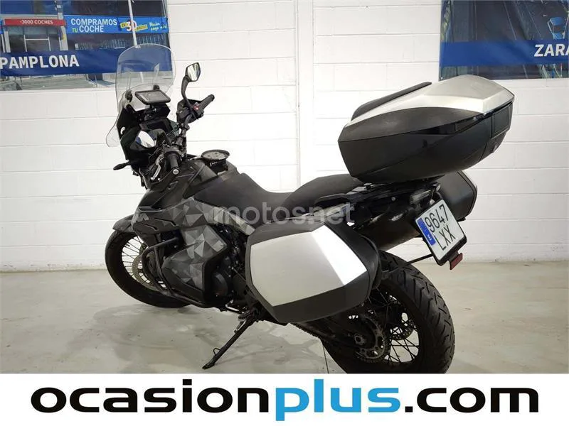 KTM 890 – Vista 6