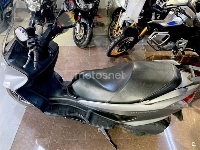 Suzuki Burgman 125 – Vista 13