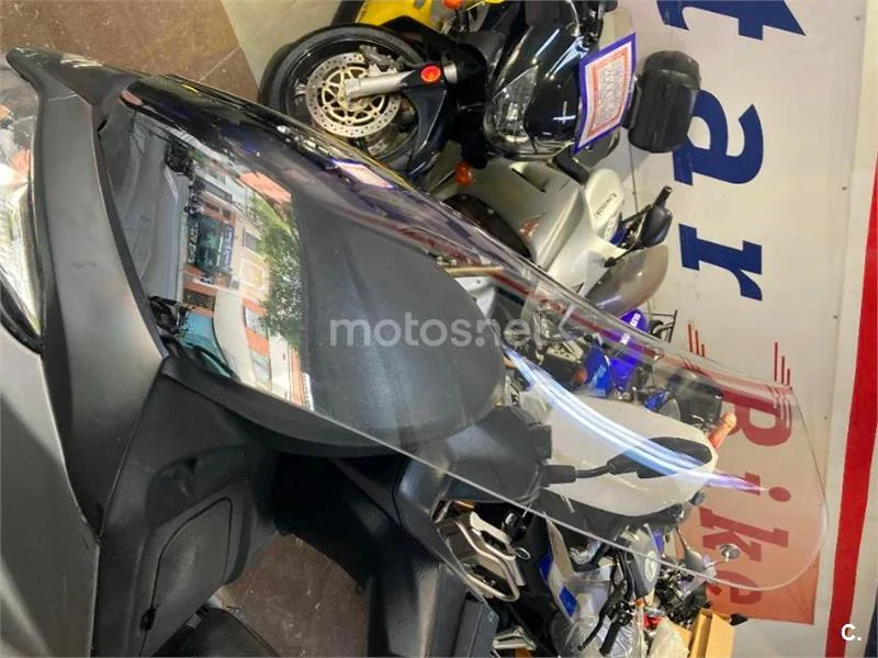 Suzuki Burgman 125 – Vista 17