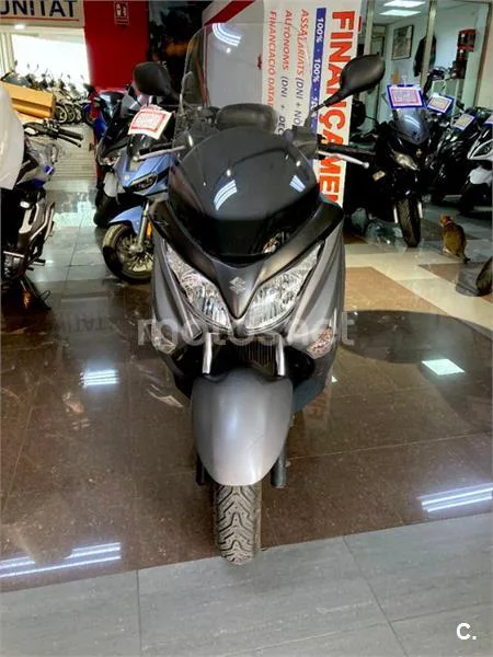Suzuki Burgman 125 – Vista 4