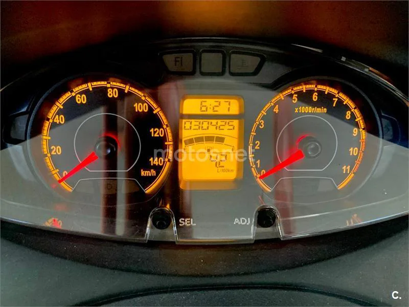 Suzuki Burgman 125 – Vista 10