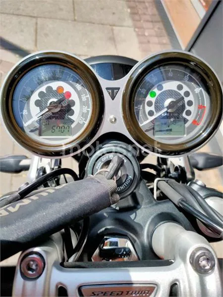 Triumph Speed Twin – Vista 8
