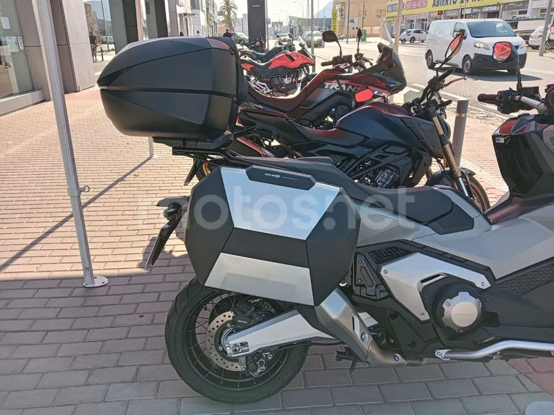 Honda X-ADV - Vista 11