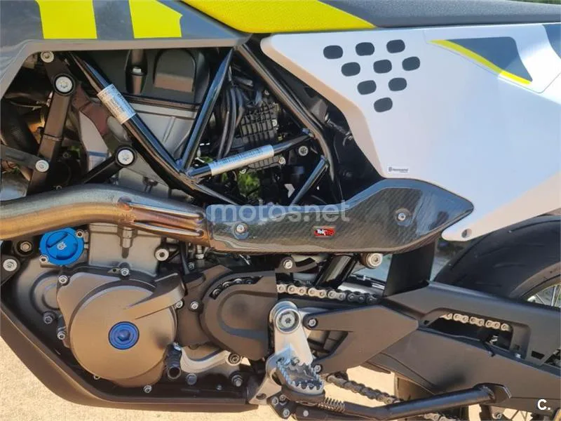 Husqvarna 701 Supermoto – Vista 3