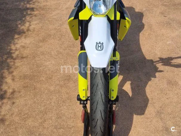 Husqvarna 701 Supermoto – Vista 5