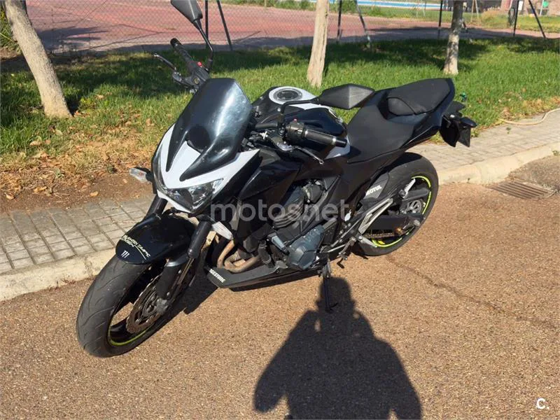 Kawasaki Z800 – Vista 3