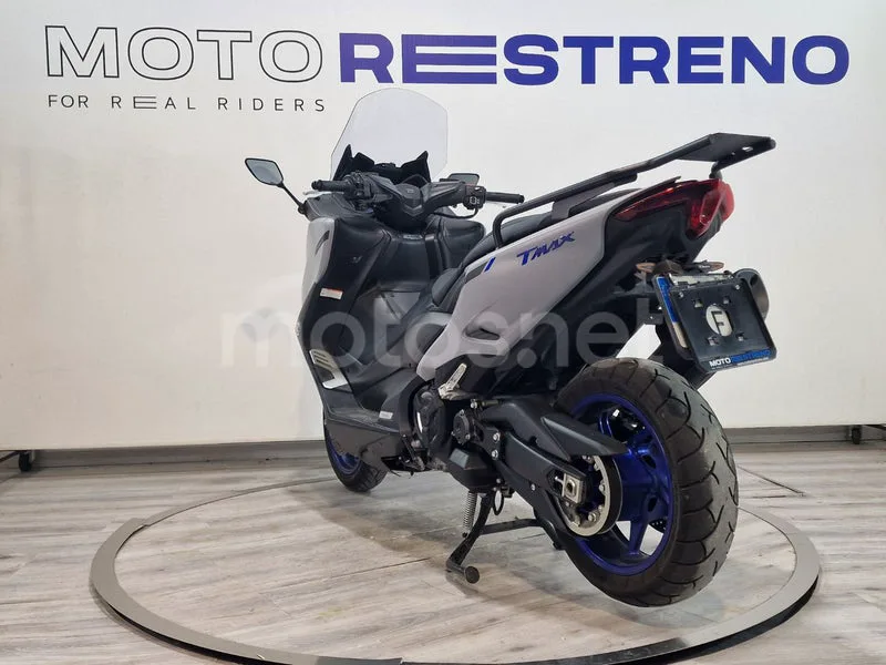 Yamaha TMAX 560 – Vista 3