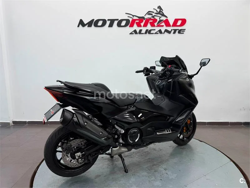 Yamaha TMAX – Vista 12