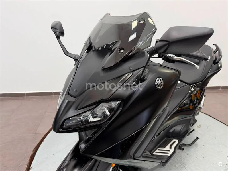 Yamaha TMAX – Vista 17