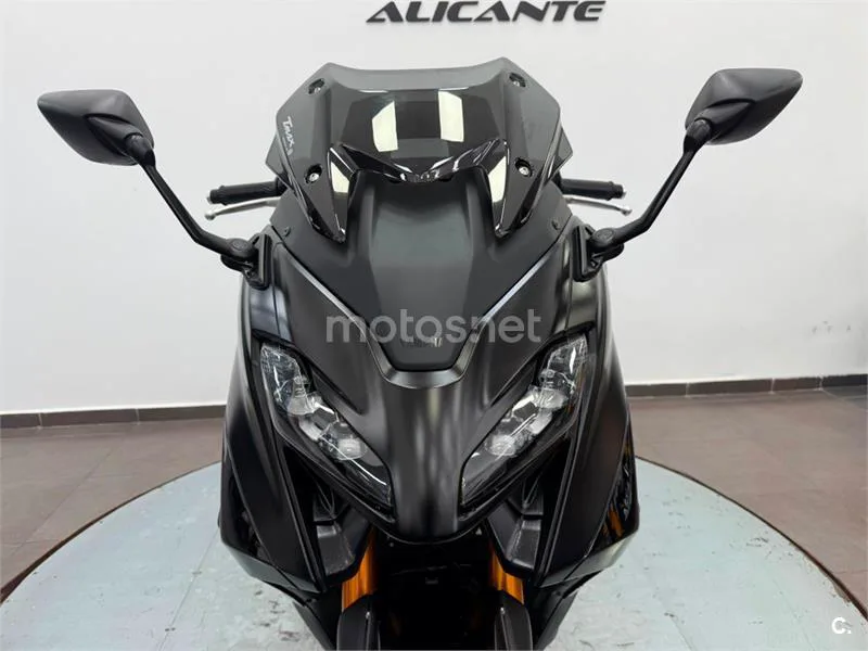 Yamaha TMAX – Vista 18