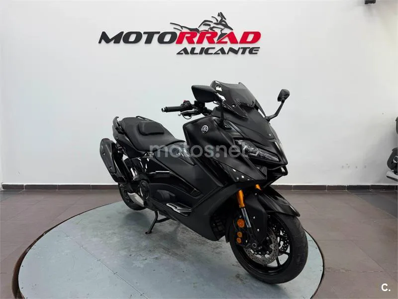 Yamaha TMAX – Vista 19