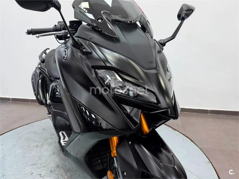 Yamaha TMAX – Vista 20