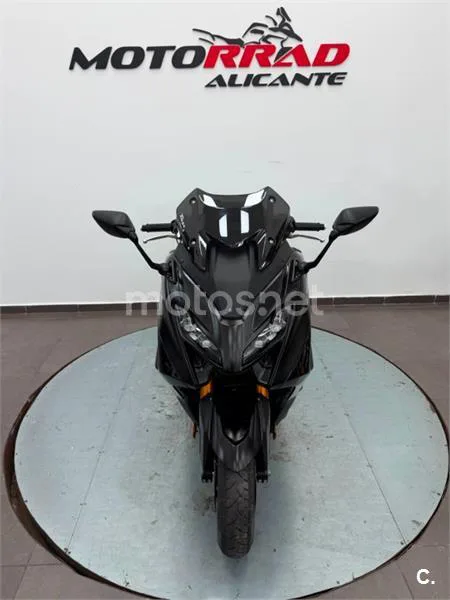 Yamaha TMAX – Vista 3