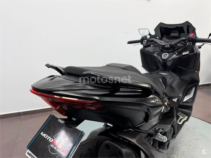 Yamaha TMAX – Vista 5