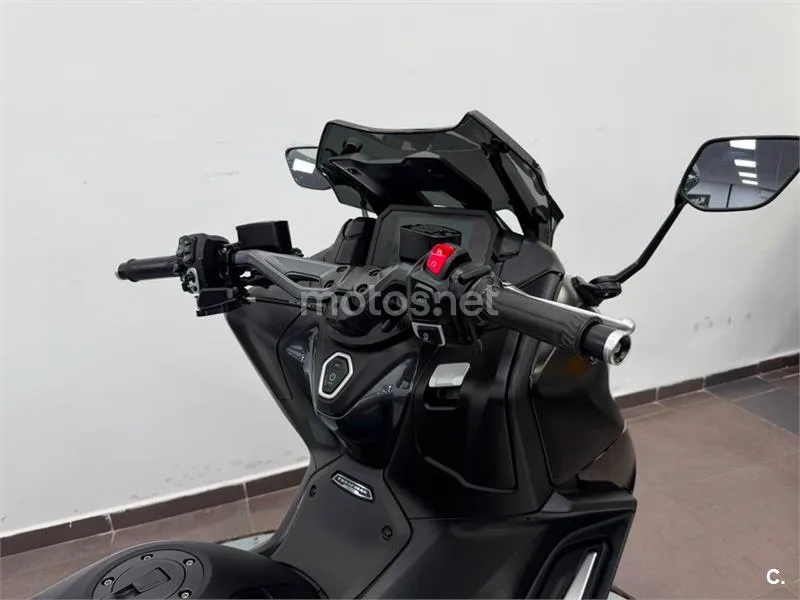 Yamaha TMAX – Vista 7