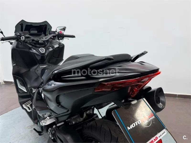 Yamaha TMAX – Vista 10
