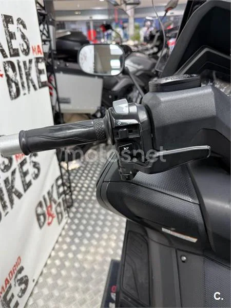Yamaha TMAX 530 – Vista 12