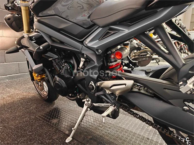 Triumph Street Triple – Vista 12
