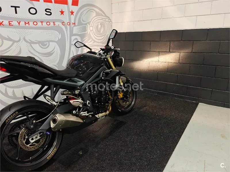 Triumph Street Triple – Vista 3