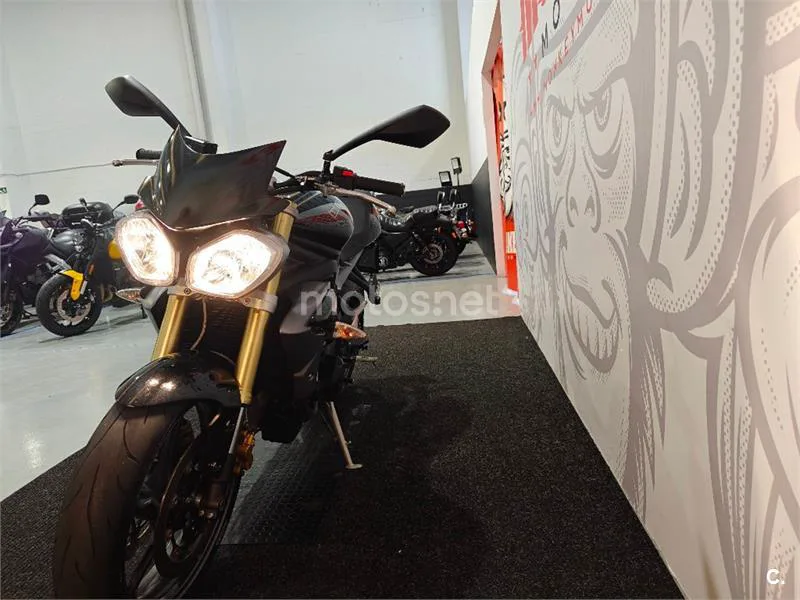 Triumph Street Triple – Vista 6