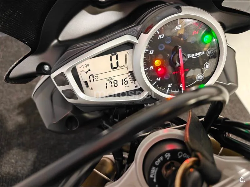 Triumph Street Triple – Vista 8
