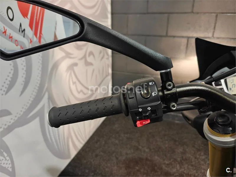 Triumph Street Triple – Vista 9