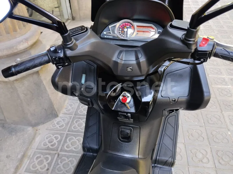 Kymco Xciting 400 – Vista 8