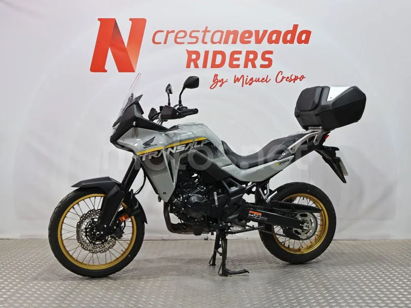 Honda XL 750 Transalp – Vista 4