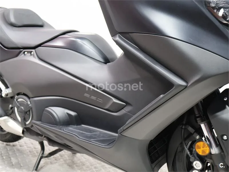 Yamaha TMAX – Vista 12