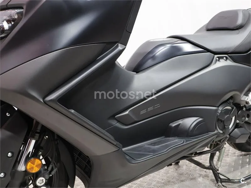 Yamaha TMAX – Vista 13