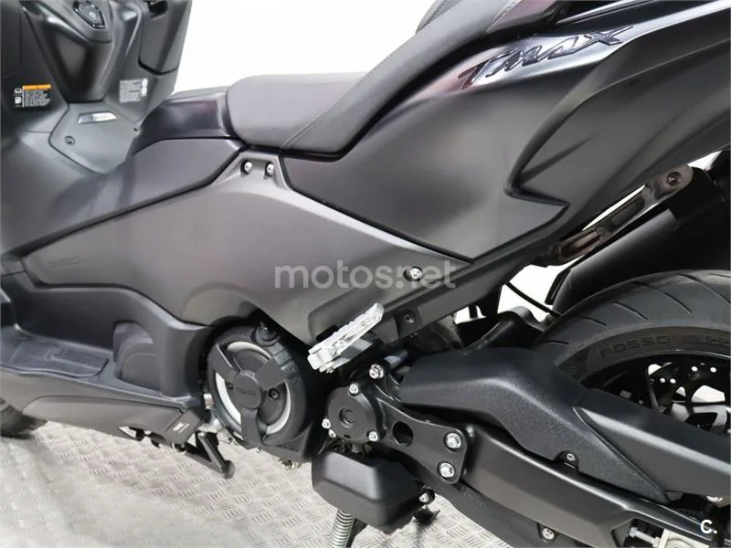 Yamaha TMAX – Vista 14
