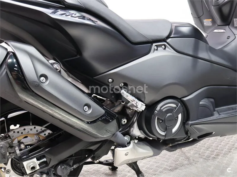 Yamaha TMAX – Vista 15
