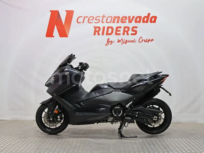 Yamaha TMAX – Vista 3