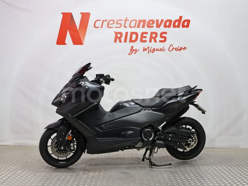 Yamaha TMAX – Vista 4