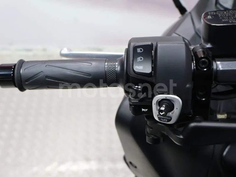 Yamaha TMAX – Vista 8