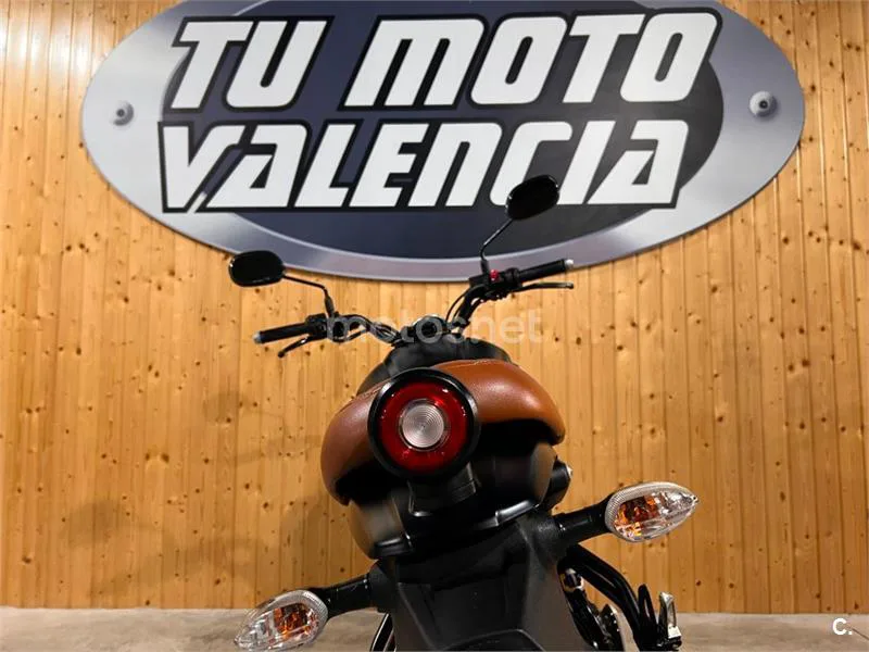 Yamaha XSR 125 – Vista 11