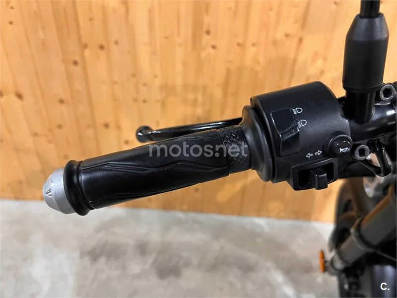 Yamaha XSR 125 – Vista 16