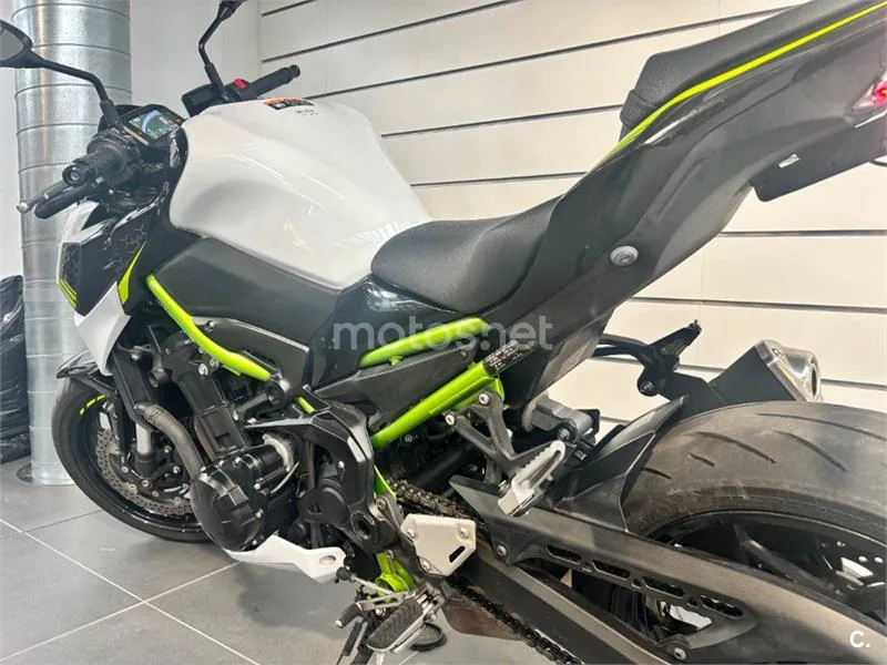 Kawasaki Z900 – Vista 9