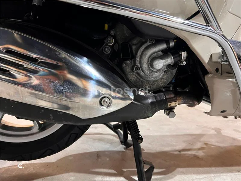 Vespa GTS 300 – Vista 50