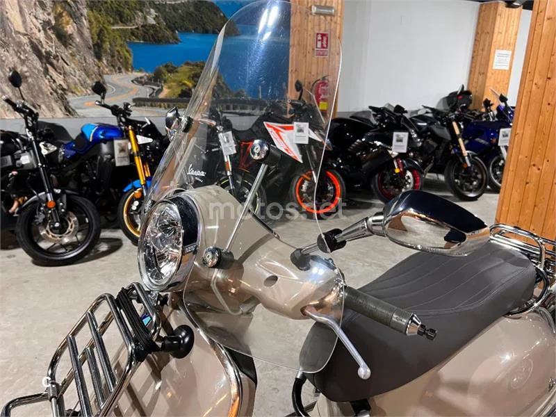 Vespa GTS 300 – Vista 68