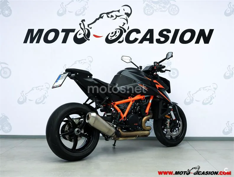 KTM 1390 Super Duke R – Vista 3