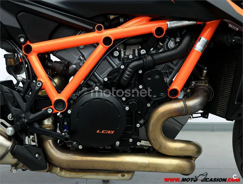 KTM 1390 Super Duke R – Vista 5