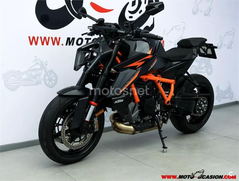 KTM 1390 Super Duke R – Vista 8