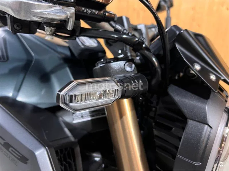 Honda CB 650 R – Vista 30
