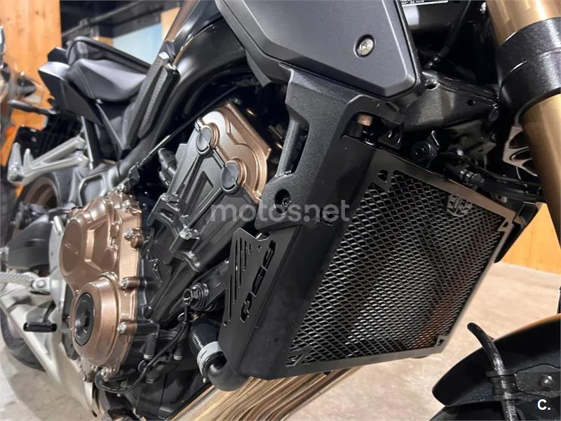 Honda CB 650 R – Vista 37