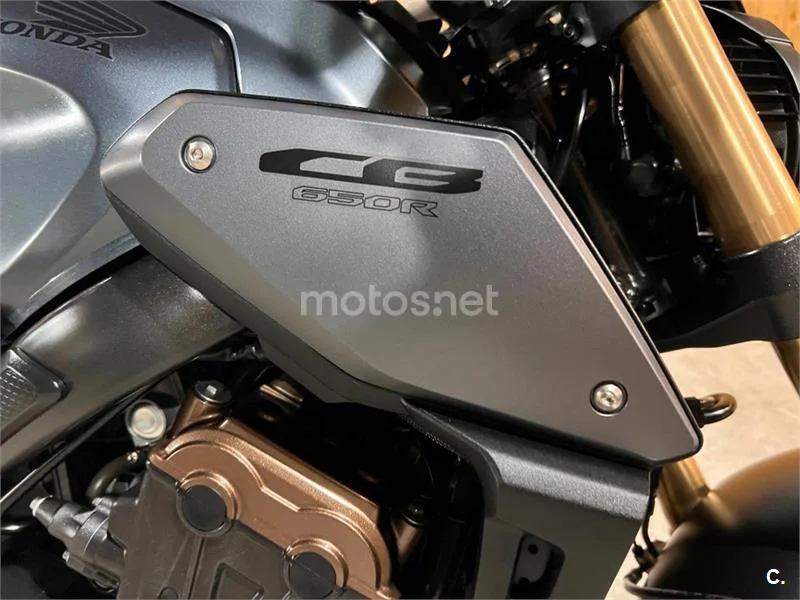 Honda CB 650 R – Vista 38
